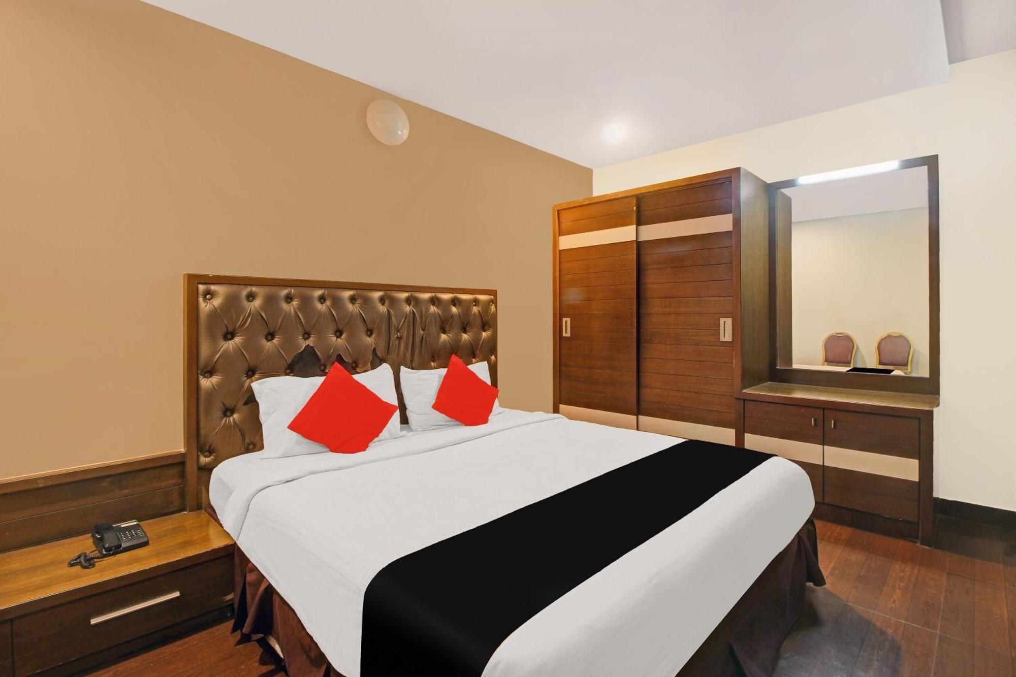 Collection O 82357 Hotel Surabhi Pride Trimulgherry Eksteriør billede