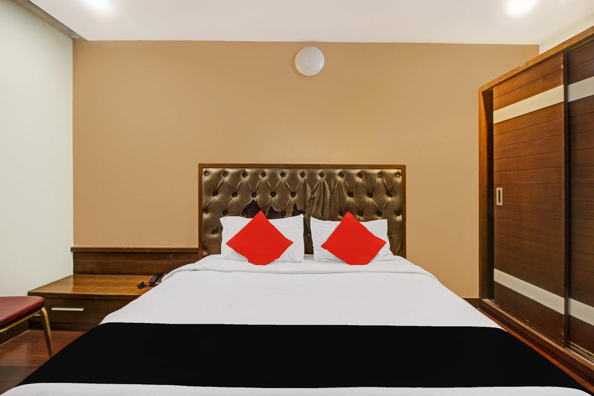 Collection O 82357 Hotel Surabhi Pride Trimulgherry Eksteriør billede